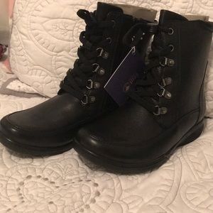 Clarks Kearns Sirena 7.5M - Black Leather Boot NWT